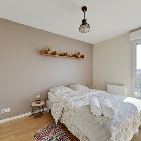 Chic Apartment With Superb View Of The Eiffel Tower Saint-Denis  Exterior photo