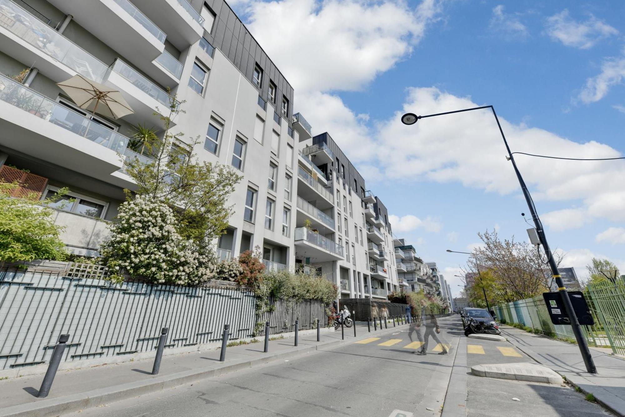 Chic Apartment With Superb View Of The Eiffel Tower Saint-Denis  Exterior photo